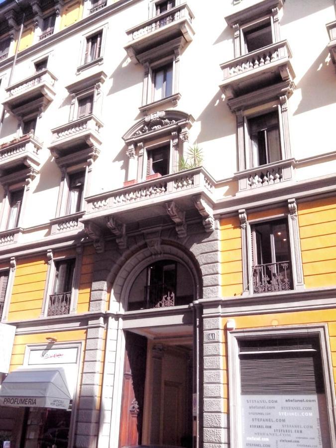 Apartamento Mansarda Porta Venezia Milán Habitación foto